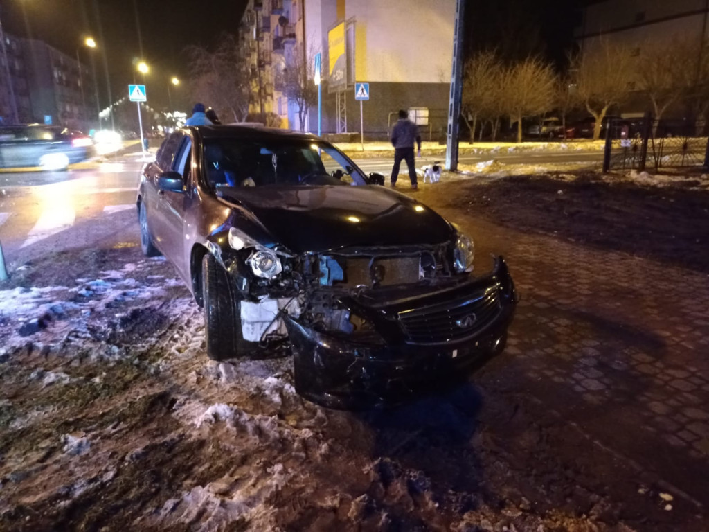 Kolizja z udziałem trzech pojazdów na skrzyżowaniu w Końskich