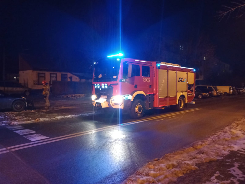 Kolizja z udziałem trzech pojazdów na skrzyżowaniu w Końskich