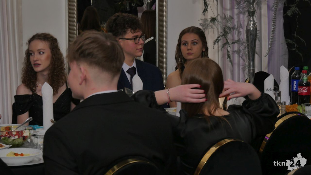 Wspaniały bal Starego Ogólniaka z koncertem grupy DEJW [wideo, zdjęcia]