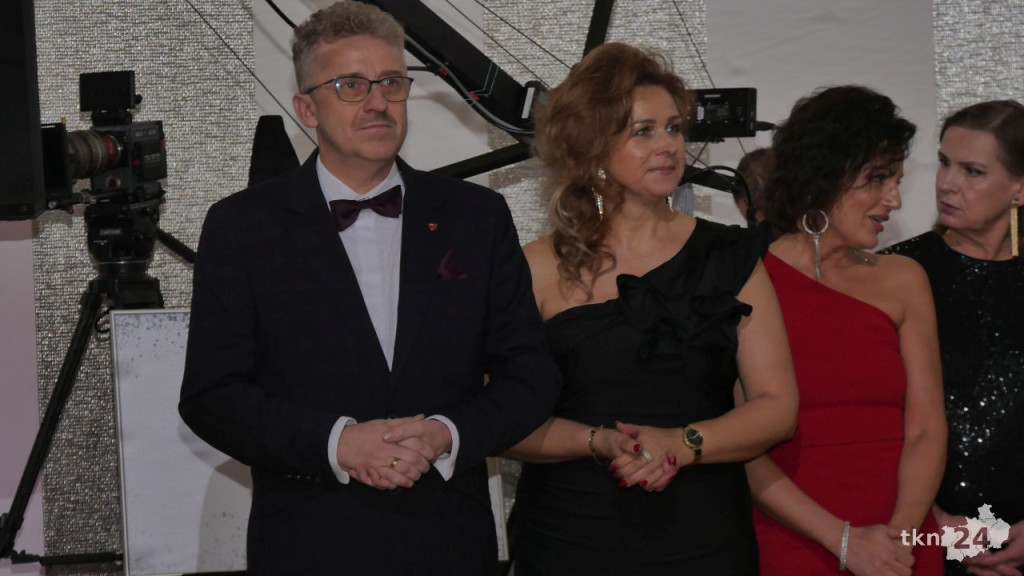 Wspaniały bal Starego Ogólniaka z koncertem grupy DEJW [wideo, zdjęcia]