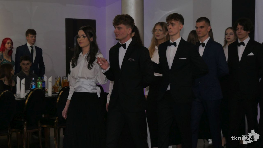 Wspaniały bal Starego Ogólniaka z koncertem grupy DEJW [wideo, zdjęcia]