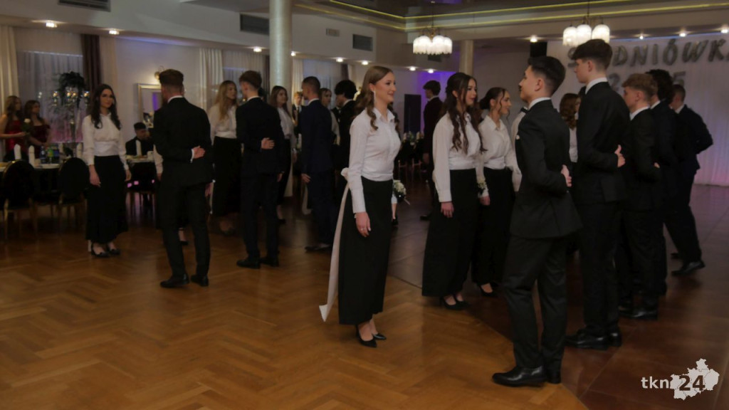 Wspaniały bal Starego Ogólniaka z koncertem grupy DEJW [wideo, zdjęcia]
