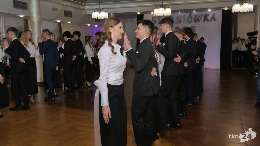 Wspaniały bal Starego Ogólniaka z koncertem grupy DEJW [wideo, zdjęcia]