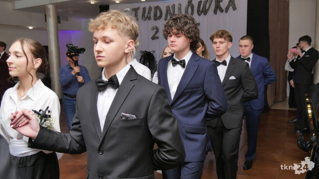 Wspaniały bal Starego Ogólniaka z koncertem grupy DEJW [wideo, zdjęcia]