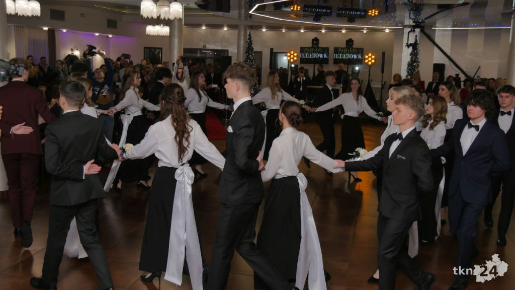 Wspaniały bal Starego Ogólniaka z koncertem grupy DEJW [wideo, zdjęcia]