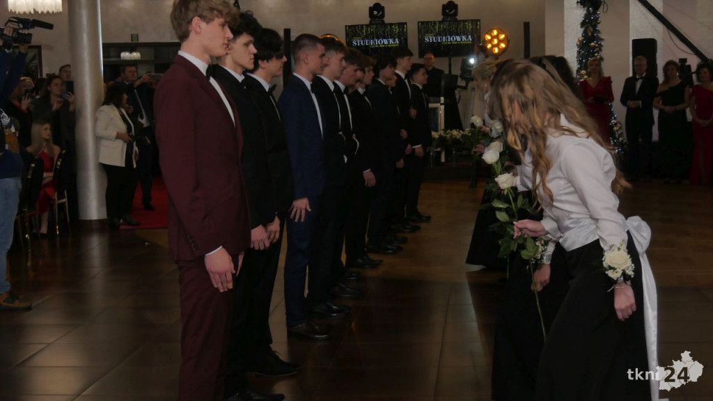 Wspaniały bal Starego Ogólniaka z koncertem grupy DEJW [wideo, zdjęcia]