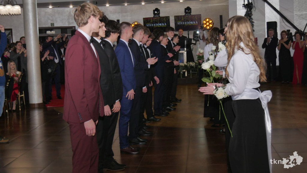 Wspaniały bal Starego Ogólniaka z koncertem grupy DEJW [wideo, zdjęcia]