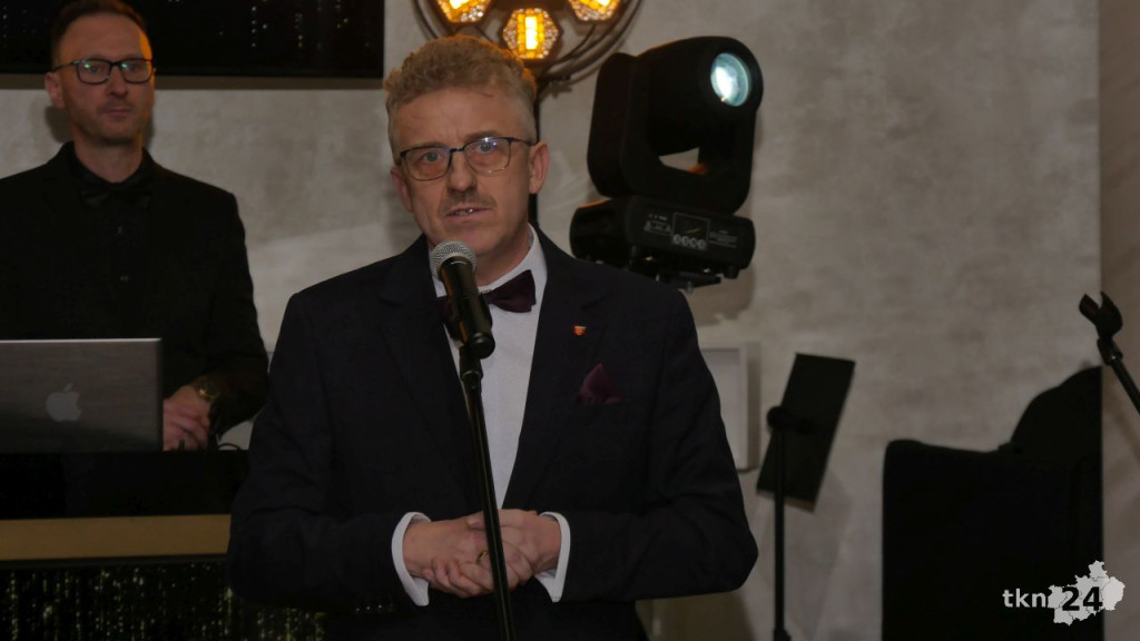 Wspaniały bal Starego Ogólniaka z koncertem grupy DEJW [wideo, zdjęcia]