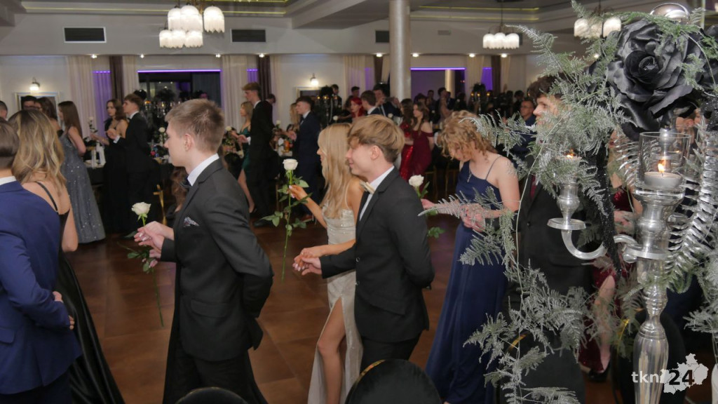 Wspaniały bal Starego Ogólniaka z koncertem grupy DEJW [wideo, zdjęcia]
