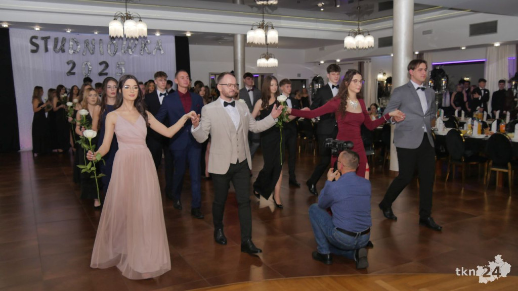Wspaniały bal Starego Ogólniaka z koncertem grupy DEJW [wideo, zdjęcia]