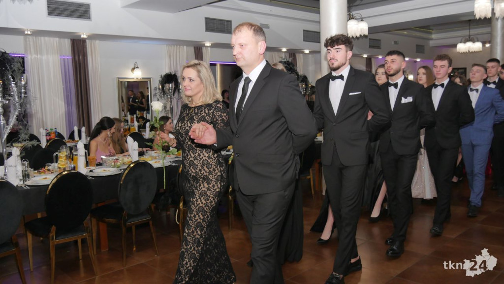Wspaniały bal Starego Ogólniaka z koncertem grupy DEJW [wideo, zdjęcia]