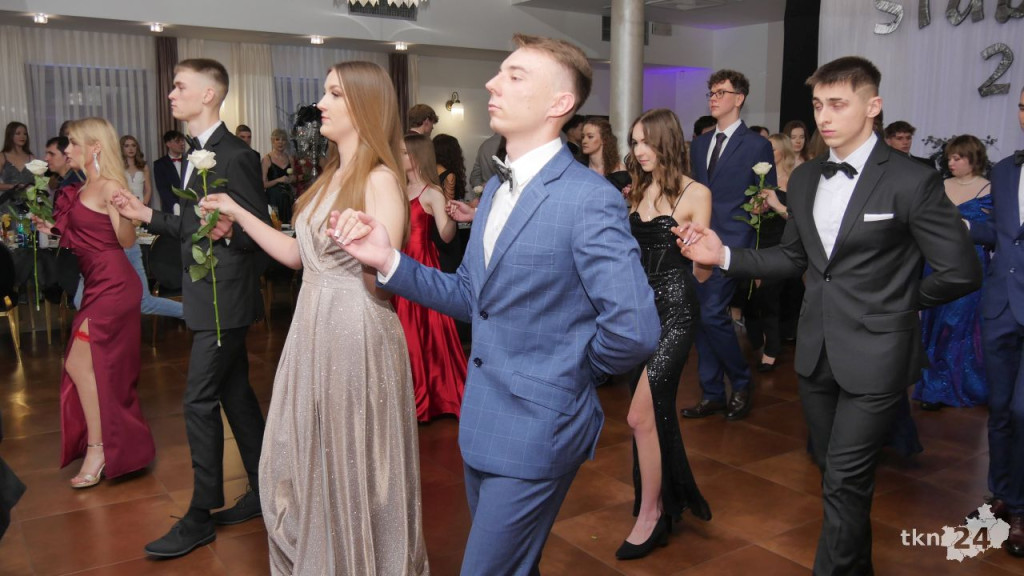 Wspaniały bal Starego Ogólniaka z koncertem grupy DEJW [wideo, zdjęcia]