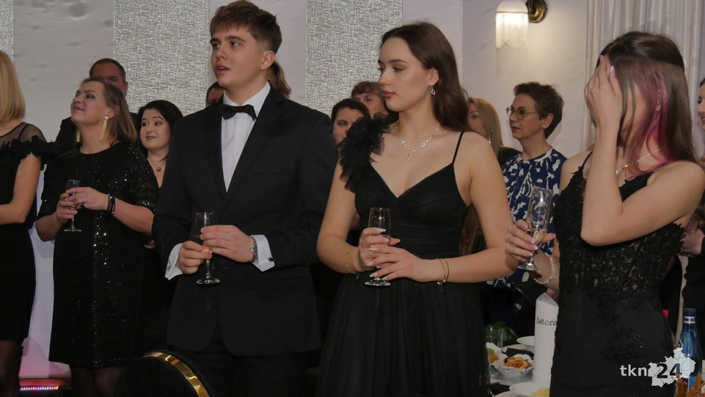 Wspaniały bal Starego Ogólniaka z koncertem grupy DEJW [wideo, zdjęcia]