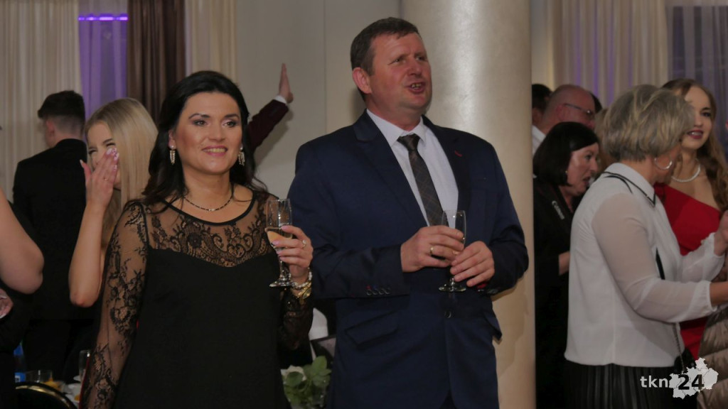 Wspaniały bal Starego Ogólniaka z koncertem grupy DEJW [wideo, zdjęcia]
