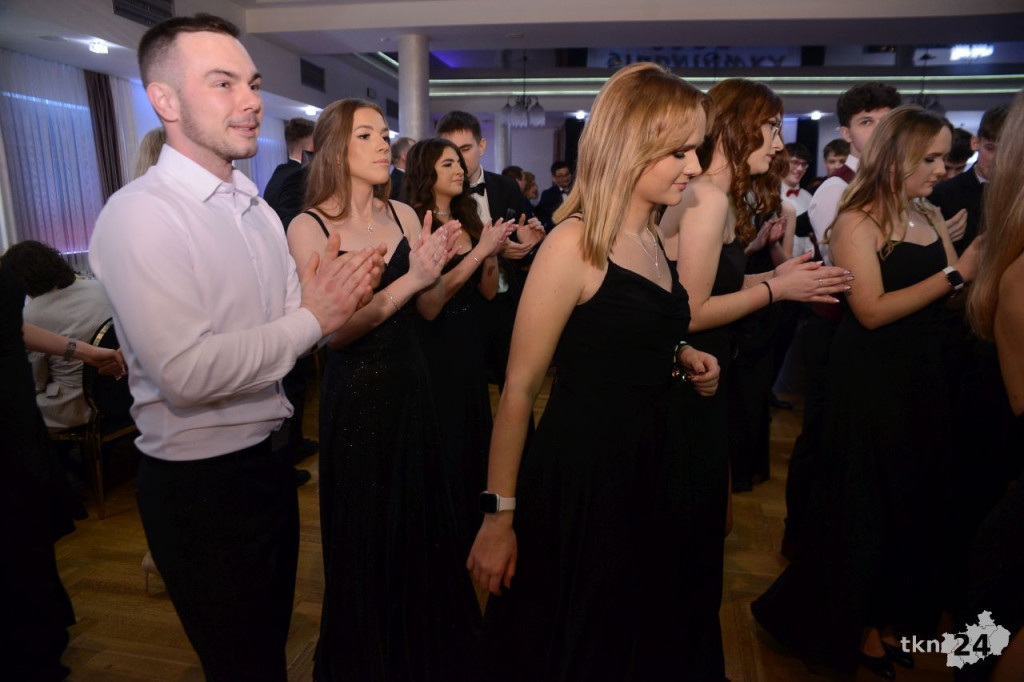 Wspaniały bal Starego Ogólniaka z koncertem grupy DEJW [wideo, zdjęcia]