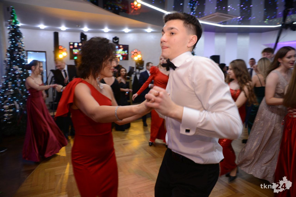 Wspaniały bal Starego Ogólniaka z koncertem grupy DEJW [wideo, zdjęcia]