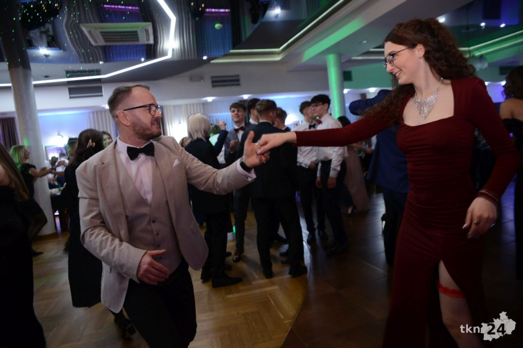 Wspaniały bal Starego Ogólniaka z koncertem grupy DEJW [wideo, zdjęcia]
