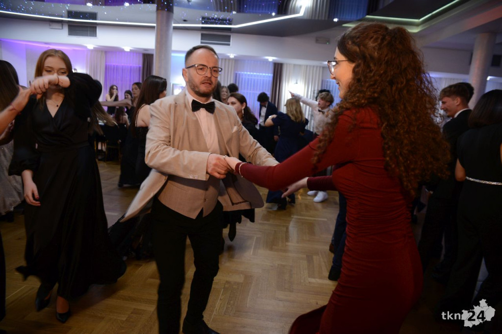 Wspaniały bal Starego Ogólniaka z koncertem grupy DEJW [wideo, zdjęcia]