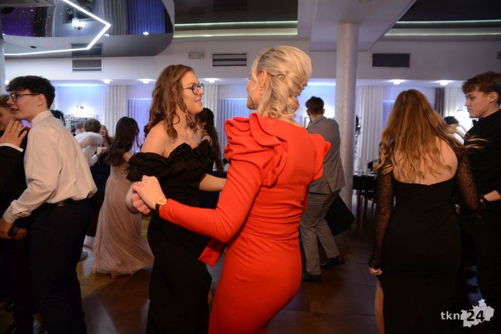 Wspaniały bal Starego Ogólniaka z koncertem grupy DEJW [wideo, zdjęcia]