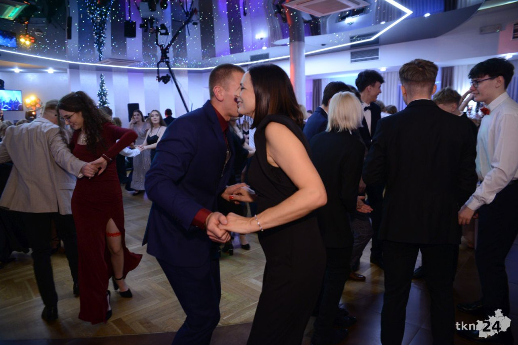 Wspaniały bal Starego Ogólniaka z koncertem grupy DEJW [wideo, zdjęcia]