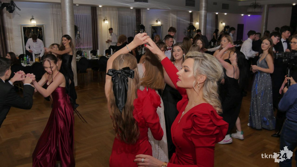 Wspaniały bal Starego Ogólniaka z koncertem grupy DEJW [wideo, zdjęcia]