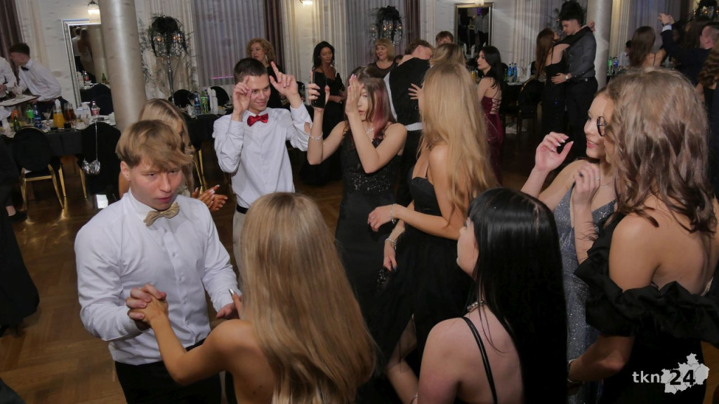 Wspaniały bal Starego Ogólniaka z koncertem grupy DEJW [wideo, zdjęcia]