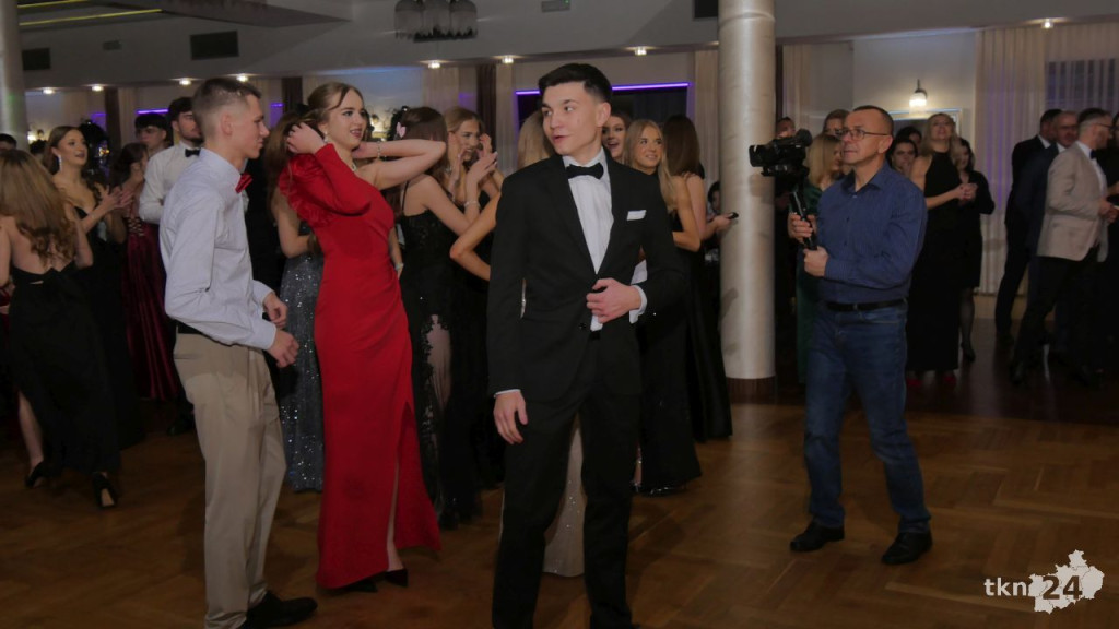 Wspaniały bal Starego Ogólniaka z koncertem grupy DEJW [wideo, zdjęcia]