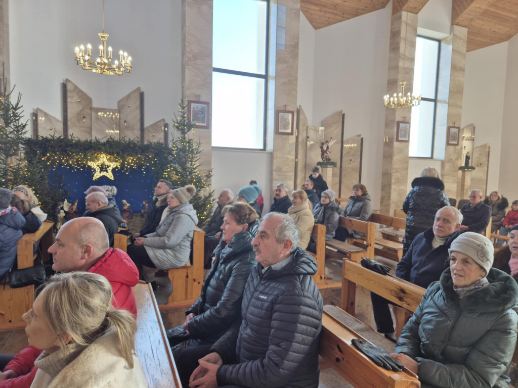 Seniorzy kolędowali w kościele przy Robotniczej [zdjęcia]