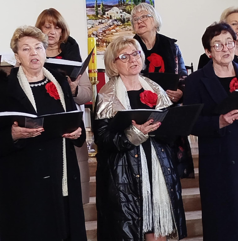 Seniorzy kolędowali w kościele przy Robotniczej [zdjęcia]