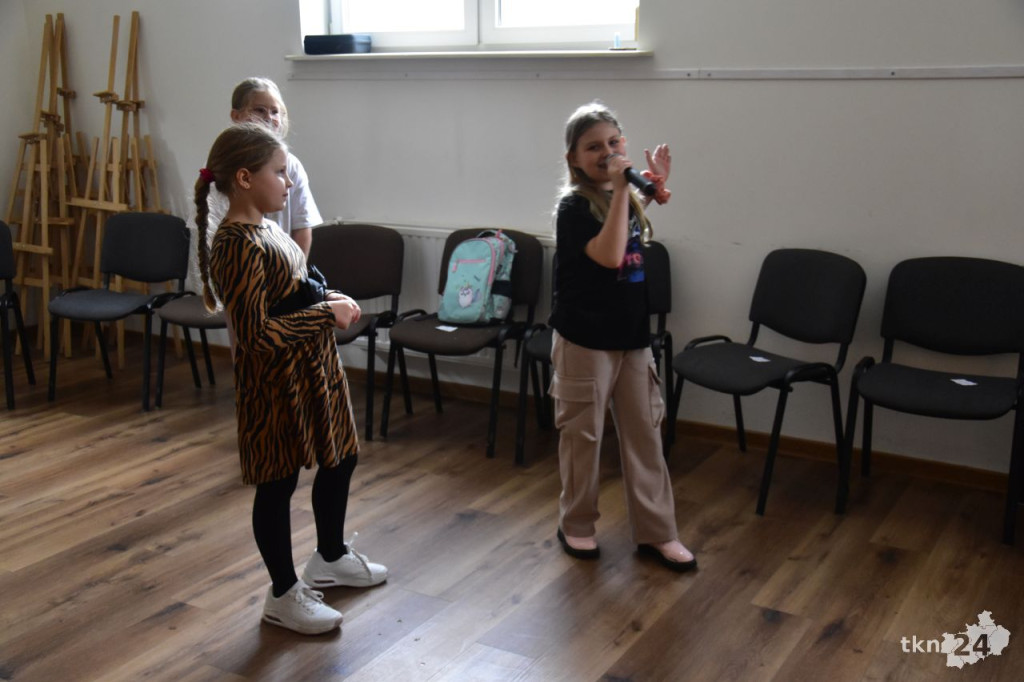 Zdobienie ciasteczek, śpiew i zajęcia teatralne podczas ferii z GCKiB w Gowarczowie [wideo, zdjęcia]