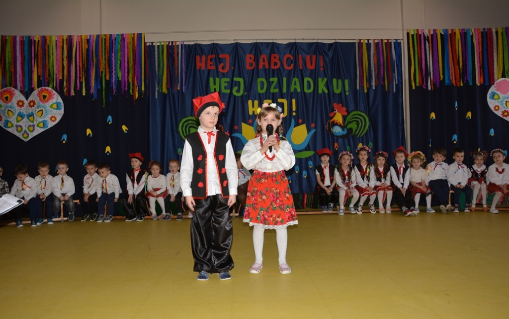 Dzień Babci i Dziadka na ludową nutę w Bajkowej Krainie [zdjęcia]