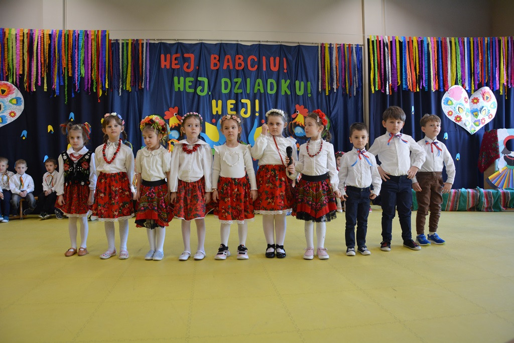 Dzień Babci i Dziadka na ludową nutę w Bajkowej Krainie [zdjęcia]