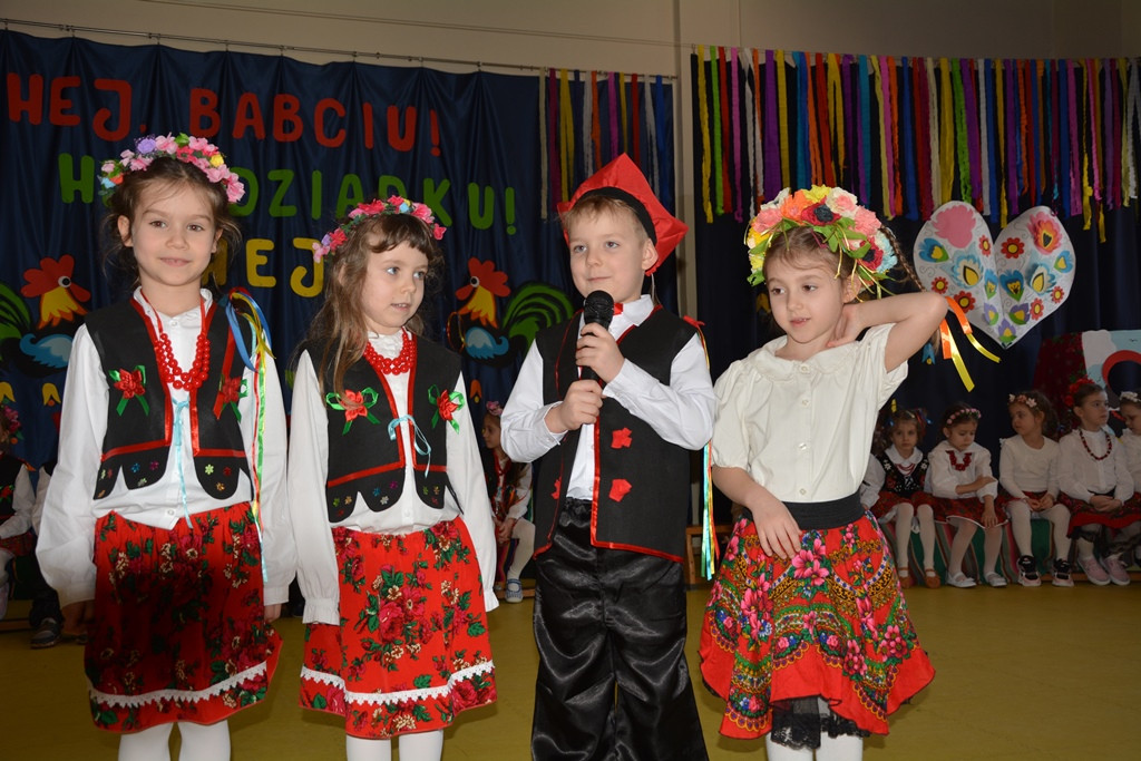 Dzień Babci i Dziadka na ludową nutę w Bajkowej Krainie [zdjęcia]