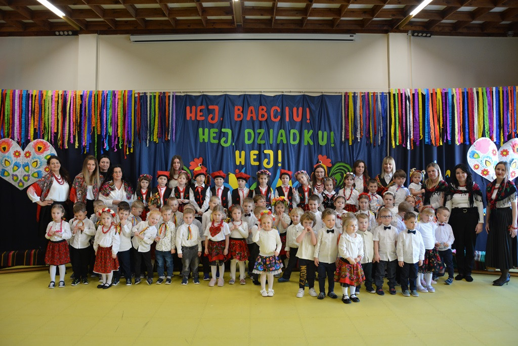 Dzień Babci i Dziadka na ludową nutę w Bajkowej Krainie [zdjęcia]