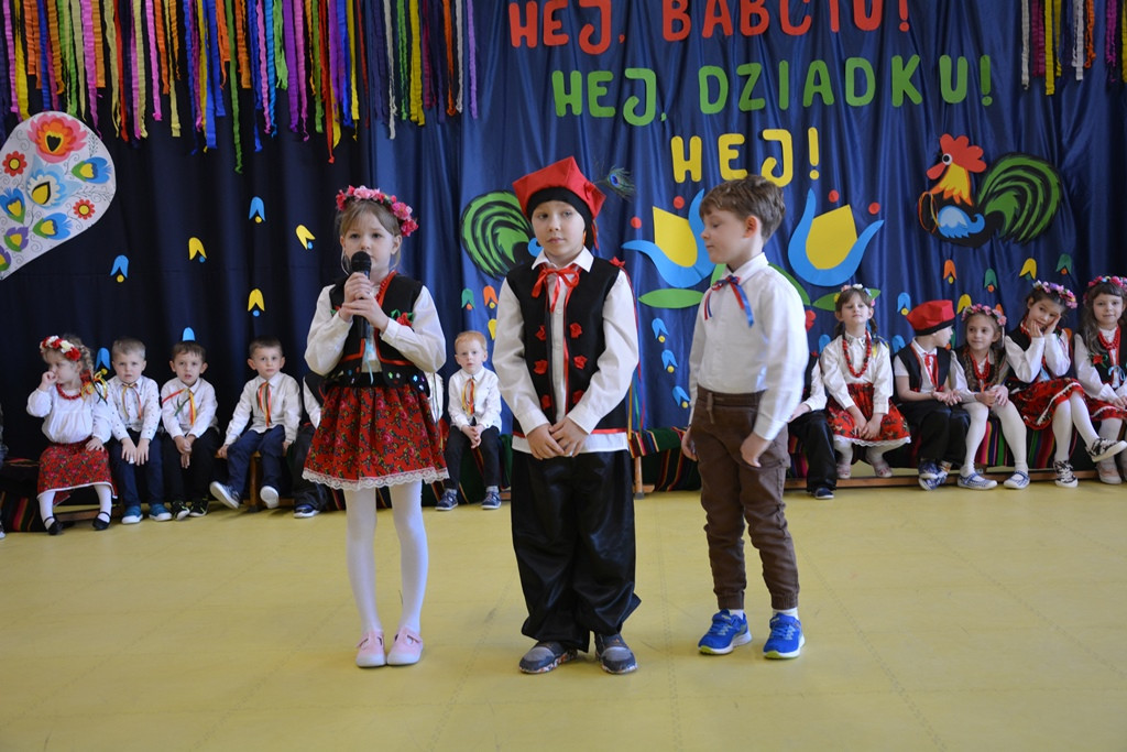 Dzień Babci i Dziadka na ludową nutę w Bajkowej Krainie [zdjęcia]