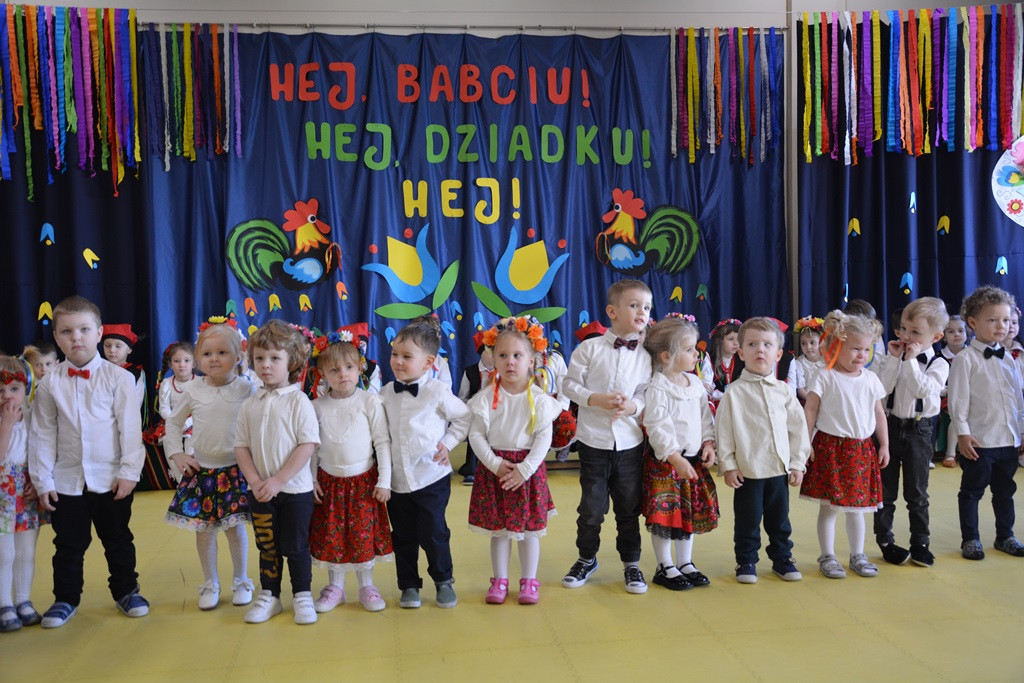 Dzień Babci i Dziadka na ludową nutę w Bajkowej Krainie [zdjęcia]