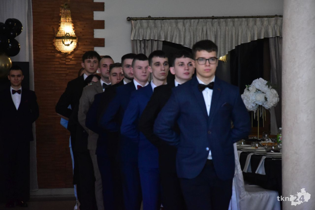 Studniówka Szkoły ZDZ w Komaszycach. Piękny, kameralny bal! [wideo, zdjęcia]