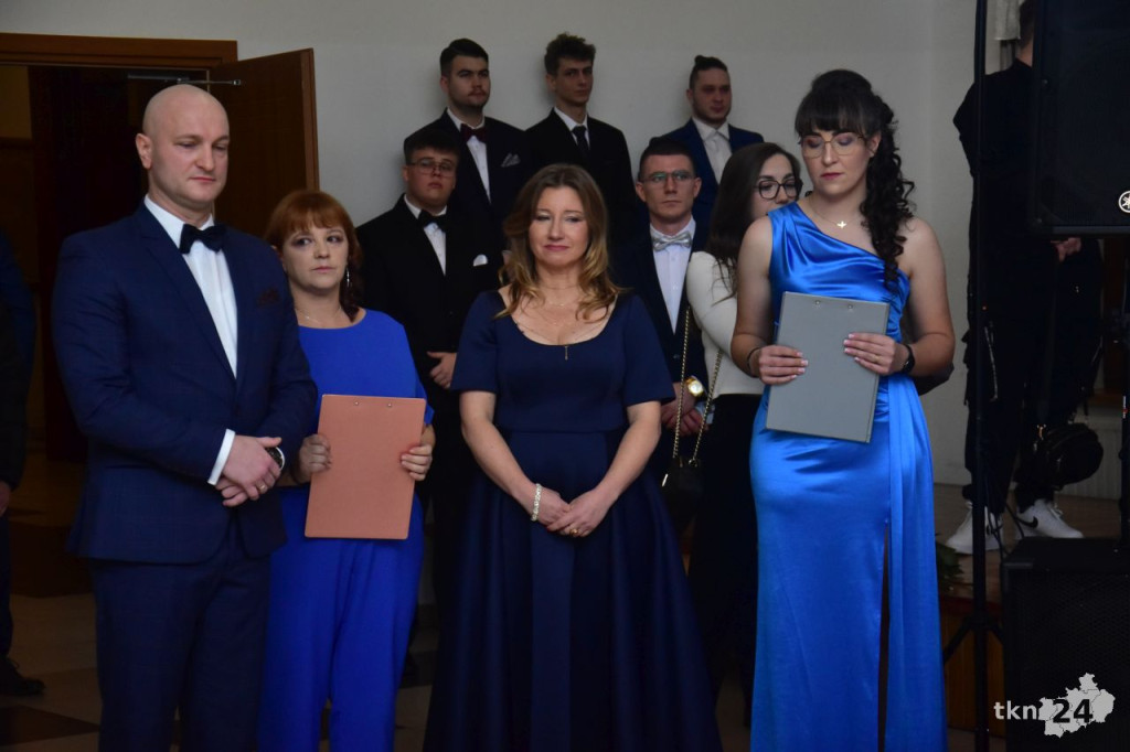 Studniówka Szkoły ZDZ w Komaszycach. Piękny, kameralny bal! [wideo, zdjęcia]
