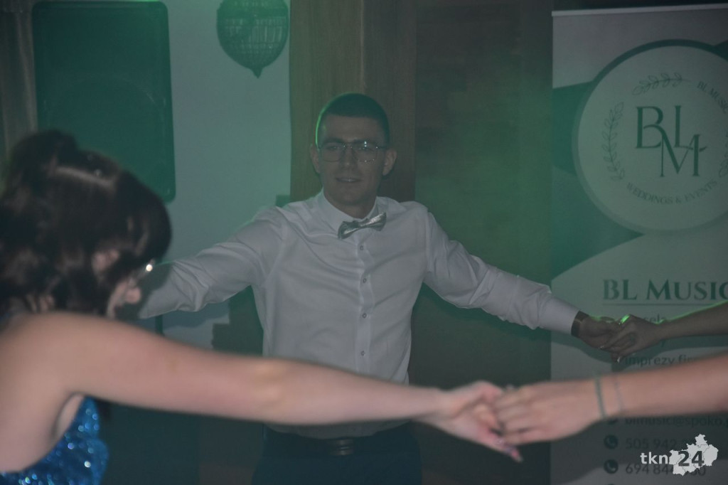 Studniówka Szkoły ZDZ w Komaszycach. Piękny, kameralny bal! [wideo, zdjęcia]