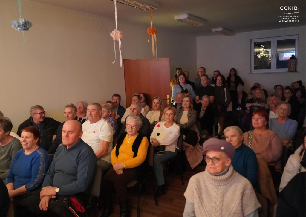 `Żeby życie miało ręce i nogi`. Przedstawienie na Dni Babci i Dziadka w Gowarczowie [zdjęcia]