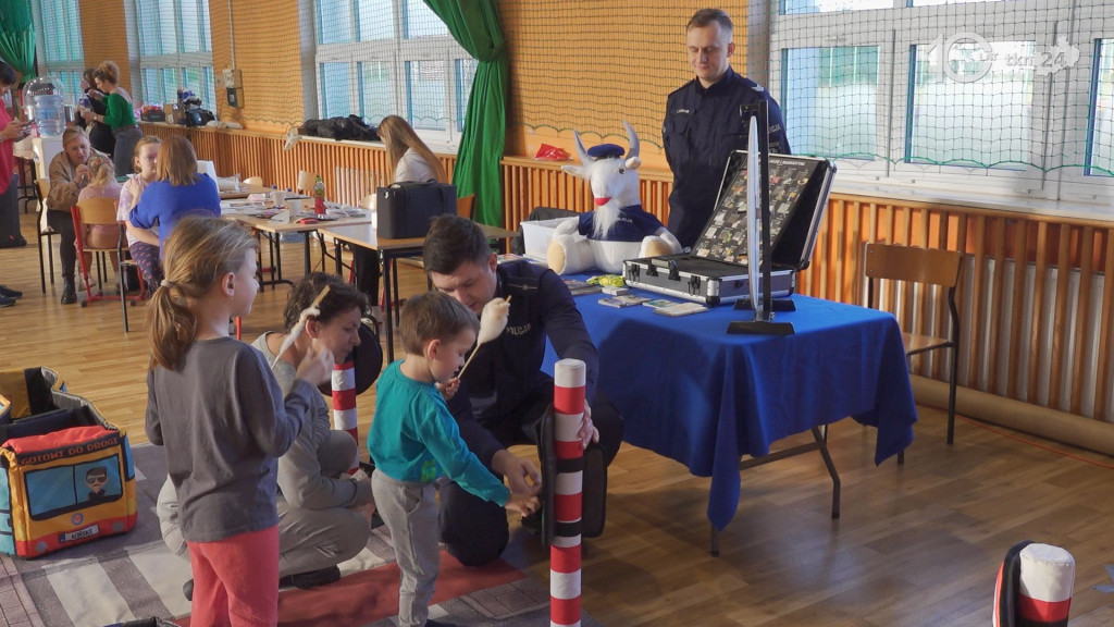 Aktywne ferie w Radoszycach. Dzieje się w hali sportowej [wideo, zdjęcia]