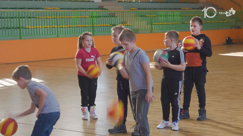 Aktywne ferie w Radoszycach. Dzieje się w hali sportowej [wideo, zdjęcia]