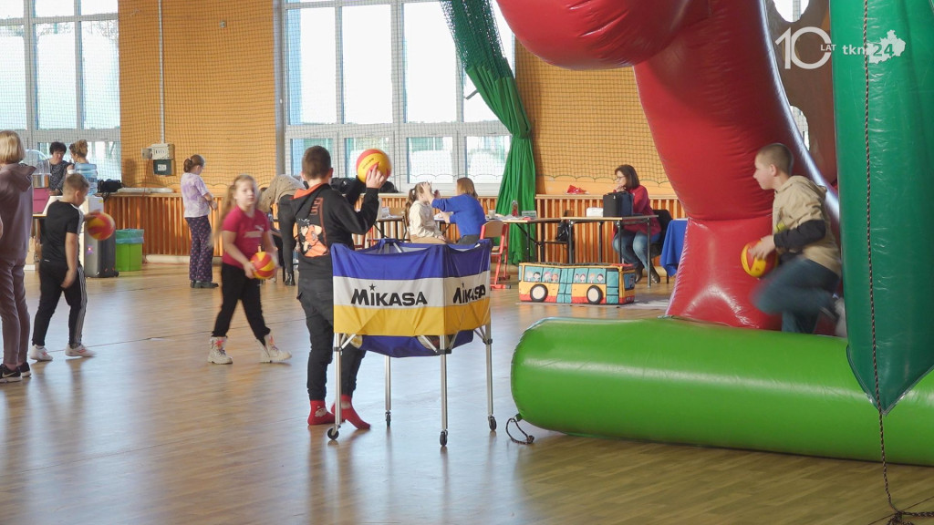 Aktywne ferie w Radoszycach. Dzieje się w hali sportowej [wideo, zdjęcia]