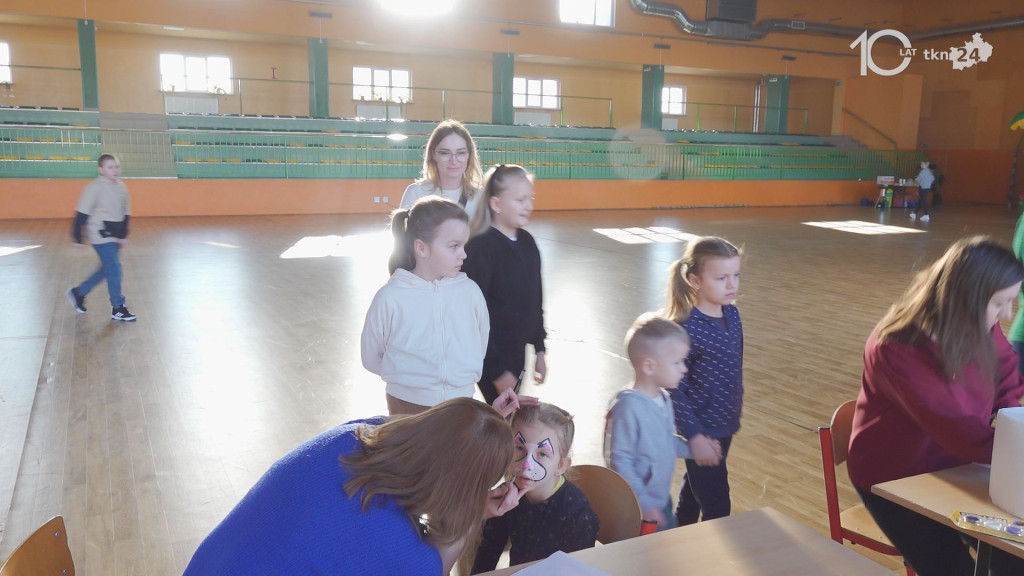 Aktywne ferie w Radoszycach. Dzieje się w hali sportowej [wideo, zdjęcia]