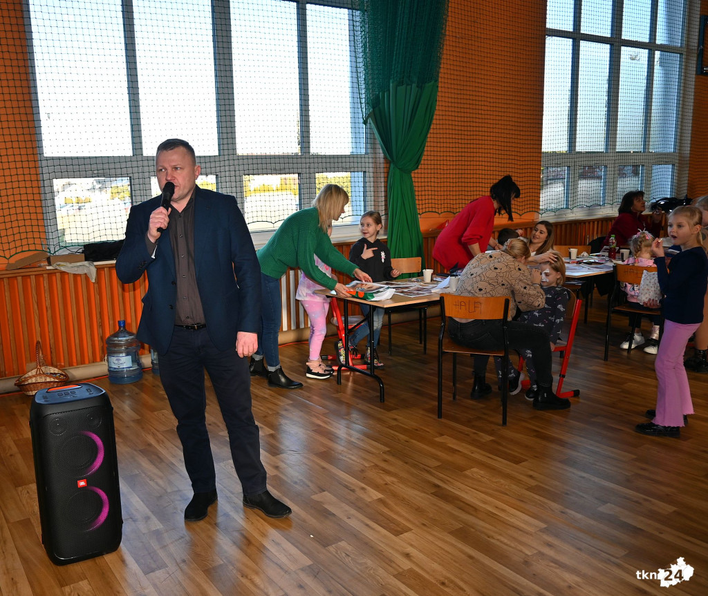 Aktywne ferie w Radoszycach. Dzieje się w hali sportowej [wideo, zdjęcia]