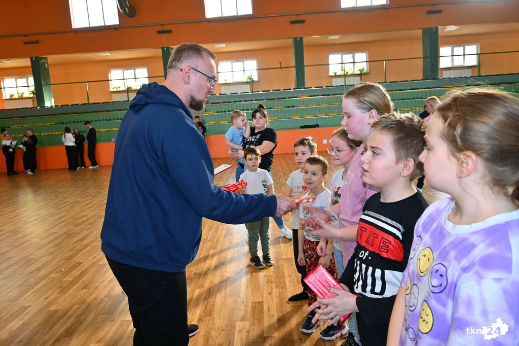 Aktywne ferie w Radoszycach. Dzieje się w hali sportowej [wideo, zdjęcia]