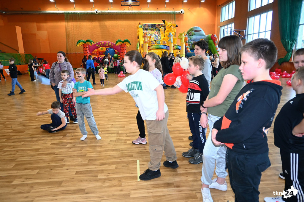 Aktywne ferie w Radoszycach. Dzieje się w hali sportowej [wideo, zdjęcia]