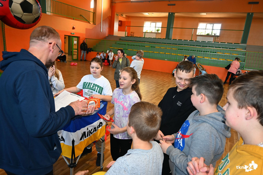 Aktywne ferie w Radoszycach. Dzieje się w hali sportowej [wideo, zdjęcia]