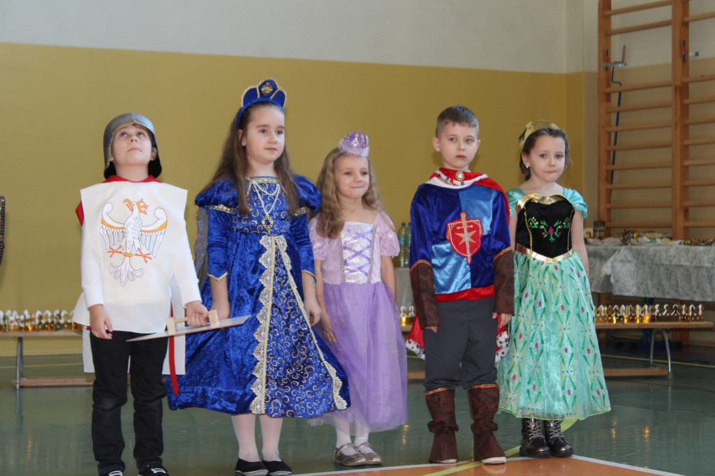 Dzieci z gminy Smyków doceniły babcie i dziadków [zdjęcia]