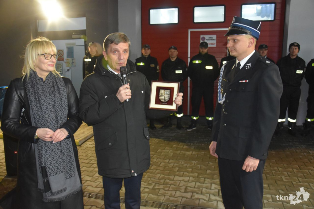 Jednostka OSP Niekłań powitała nowy średni wóz ratowniczo-gaśniczy [wideo, zdjęcia]